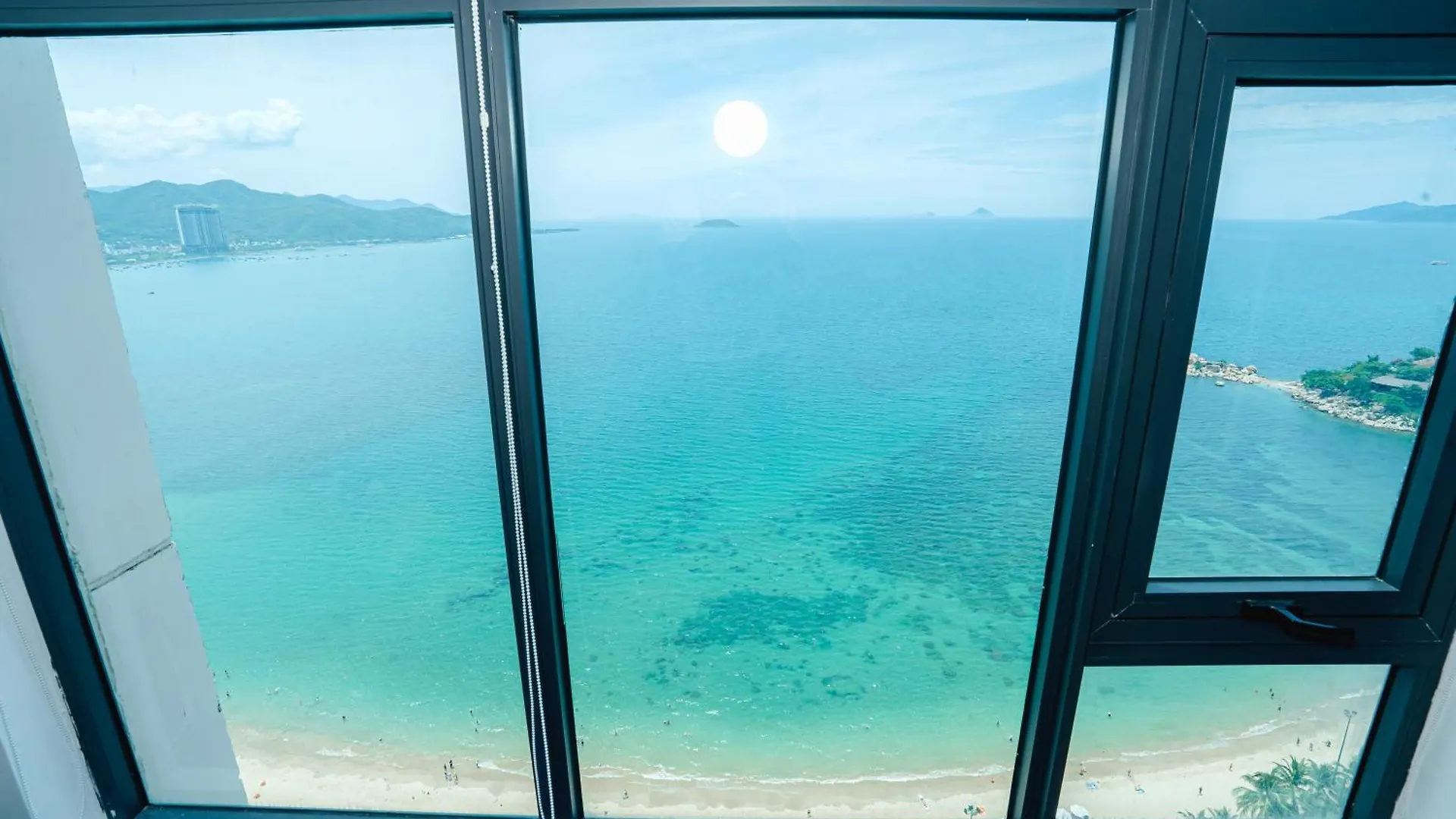 Sunrise From Bed Apartment - Nhatrang Beach Nha Trang 0*,  Vietnam